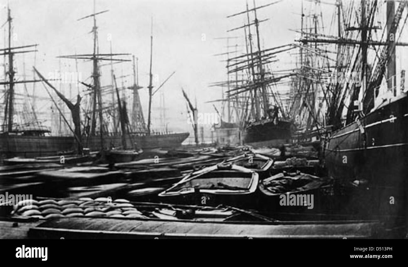 Das South West India Dock in London ist in diesem historischen Bild dargestellt, das die maritime Geschichte der Region zeigt. Das Dock war während seiner Betriebsjahre für Handel und Schifffahrt von zentraler Bedeutung. Stockfoto