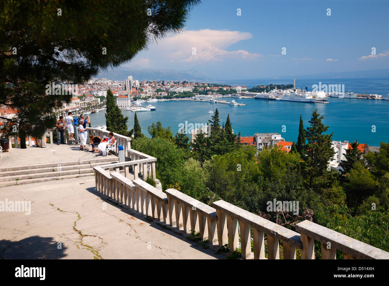 Stadt Split. Ein Blick von Marian Hill zum Hafen von Split. Stockfoto