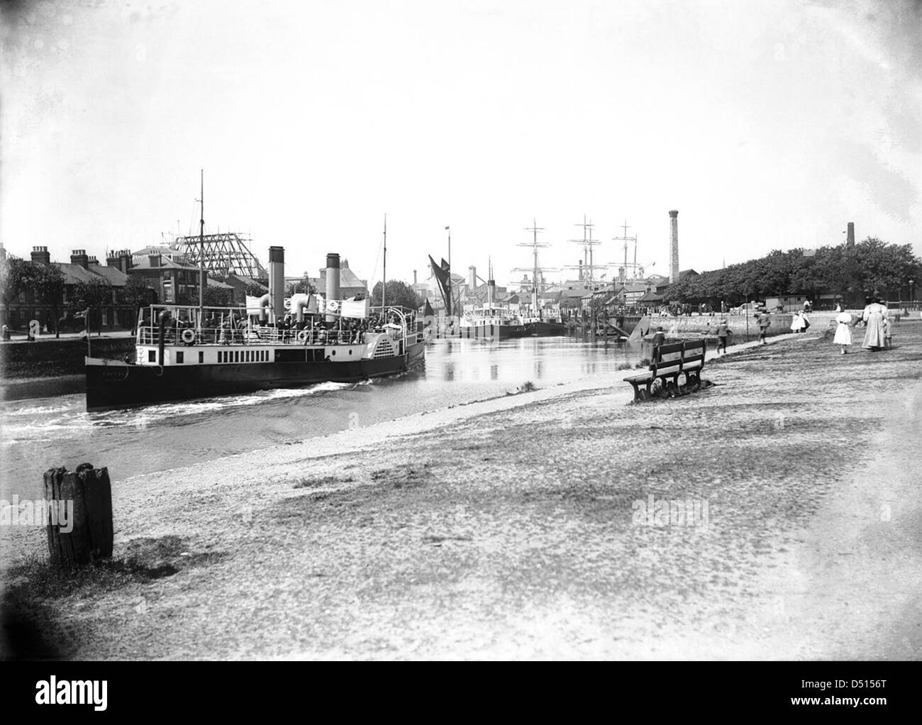 Ein Blick auf die New Cut von der Promenade mit dem Raddampfer "Suffolk" in gebundene Annäherung an ihrem Liegeplatz. Stockfoto