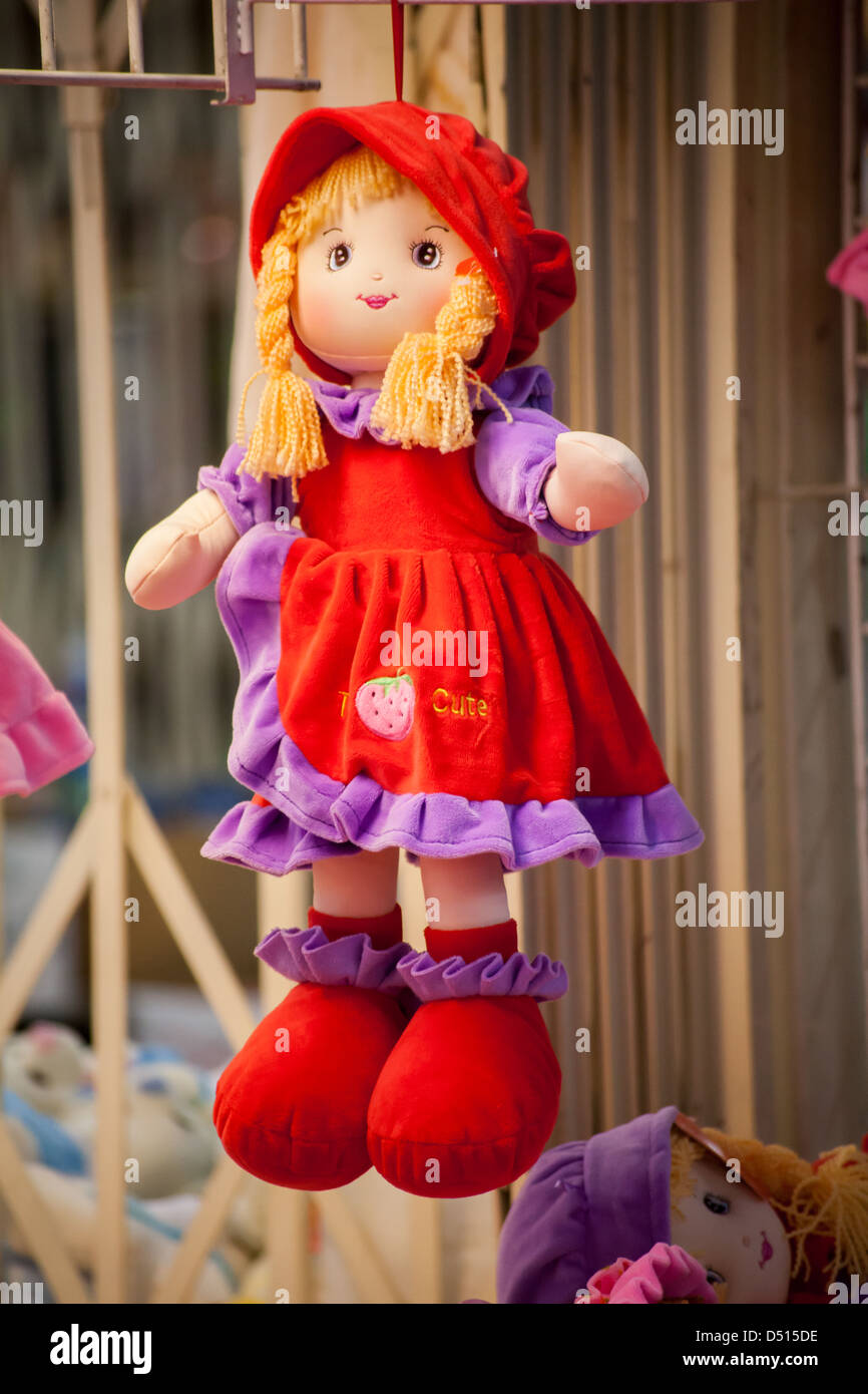 Stoffpuppe, Stoff Puppe hing an einer Schnur Stockfotografie - Alamy