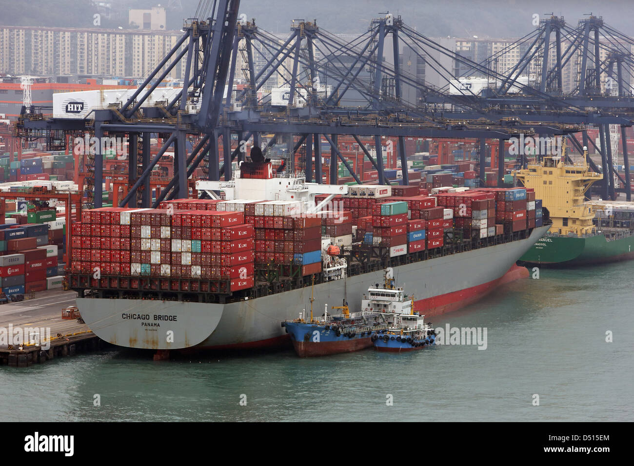Hong Kong, China, Containerschiff in Hong Kong International Terminal, Container-Hafen Stockfoto