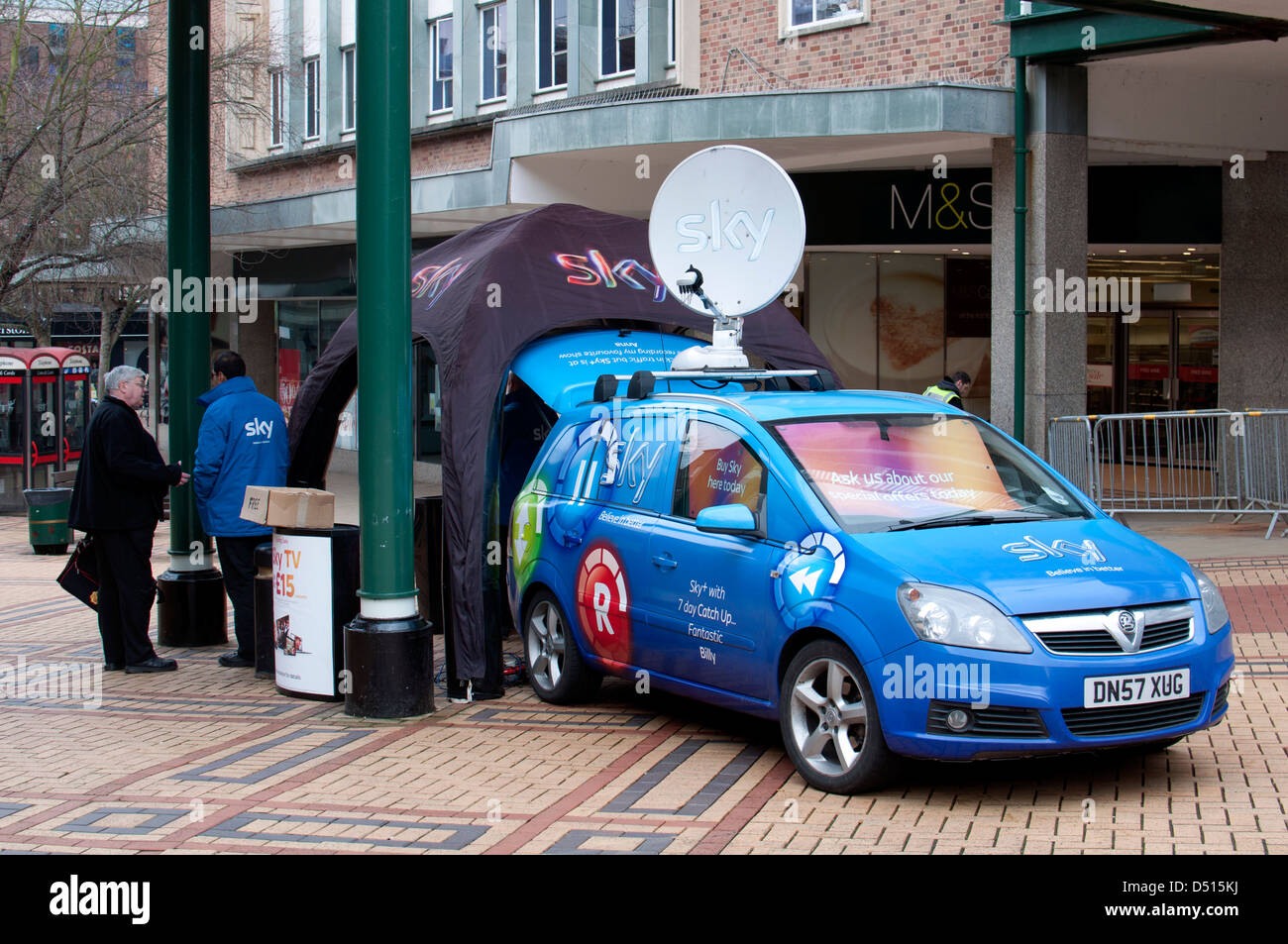 Sky Promotion stehen, The Precinct, Coventry, UK Stockfoto