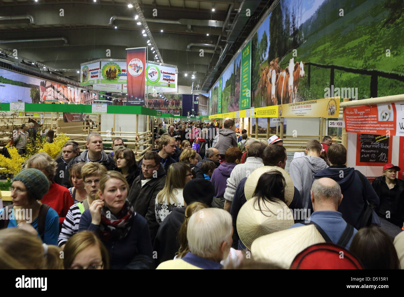 Berlin, Deutschland, Besucher der Grünen Woche in Halle 25 Stockfoto