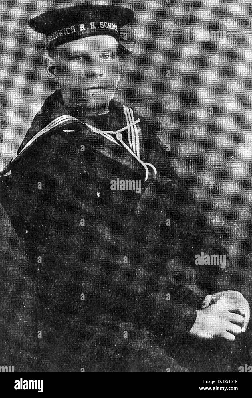 Dieses Porträt von Chief Petty Officer Willie Vallance von der Royal Hospital School zeigt ihn in seiner Uniform. Das Bild ist Teil der Sammlung des National Maritime Museum, die die Beiträge des Militärs zur britischen Marine zeigt. Stockfoto