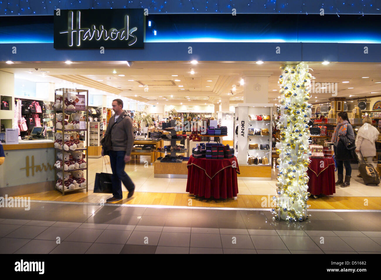 Harrods-Shop am Flughafen Heathrow Stockfoto