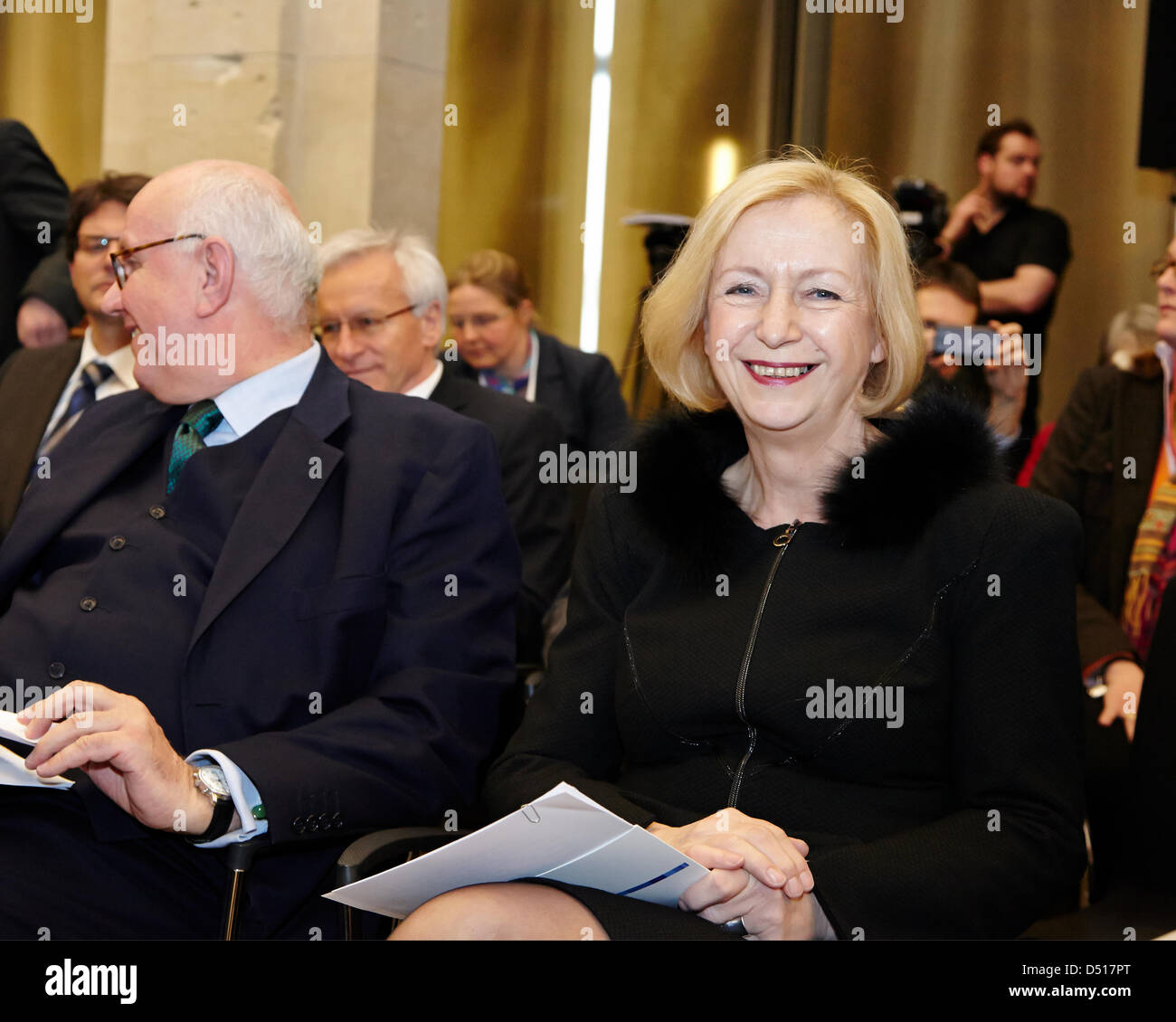 Johanna Wanka (CDU), Bundesministerin für Bildung und Forschung, Gottfried Wilhelm Leibniz-Preis 2013 beiwohnen. / Berlin, 19. März 2013. Gottfried Wilhelm Leibniz-Preis, den wichtigsten Forschungspreis in Deutschland würdigt herausragende Wissenschaftler. Johanna Wanka, Ministerin für Bildung und Forschung, hält eine Rede bei der Preisverleihung 2013 in Berlin an der Berlin-Brandenburgischen Akademie der Wissenschaften und Geisteswissenschaften. / Stockfoto