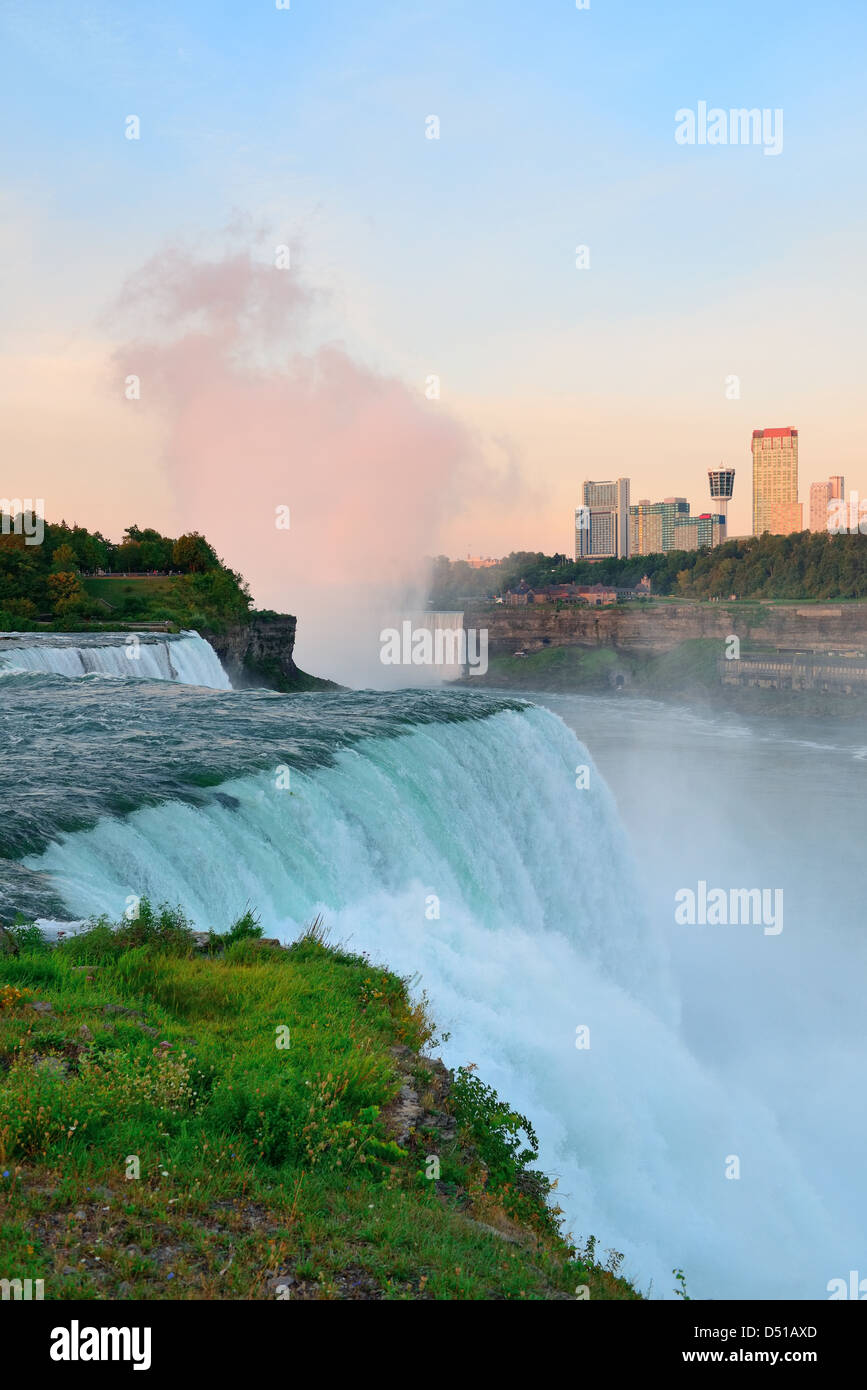 Niagarafälle-Sonnenaufgang in der Morgen-Nahaufnahme Stockfoto