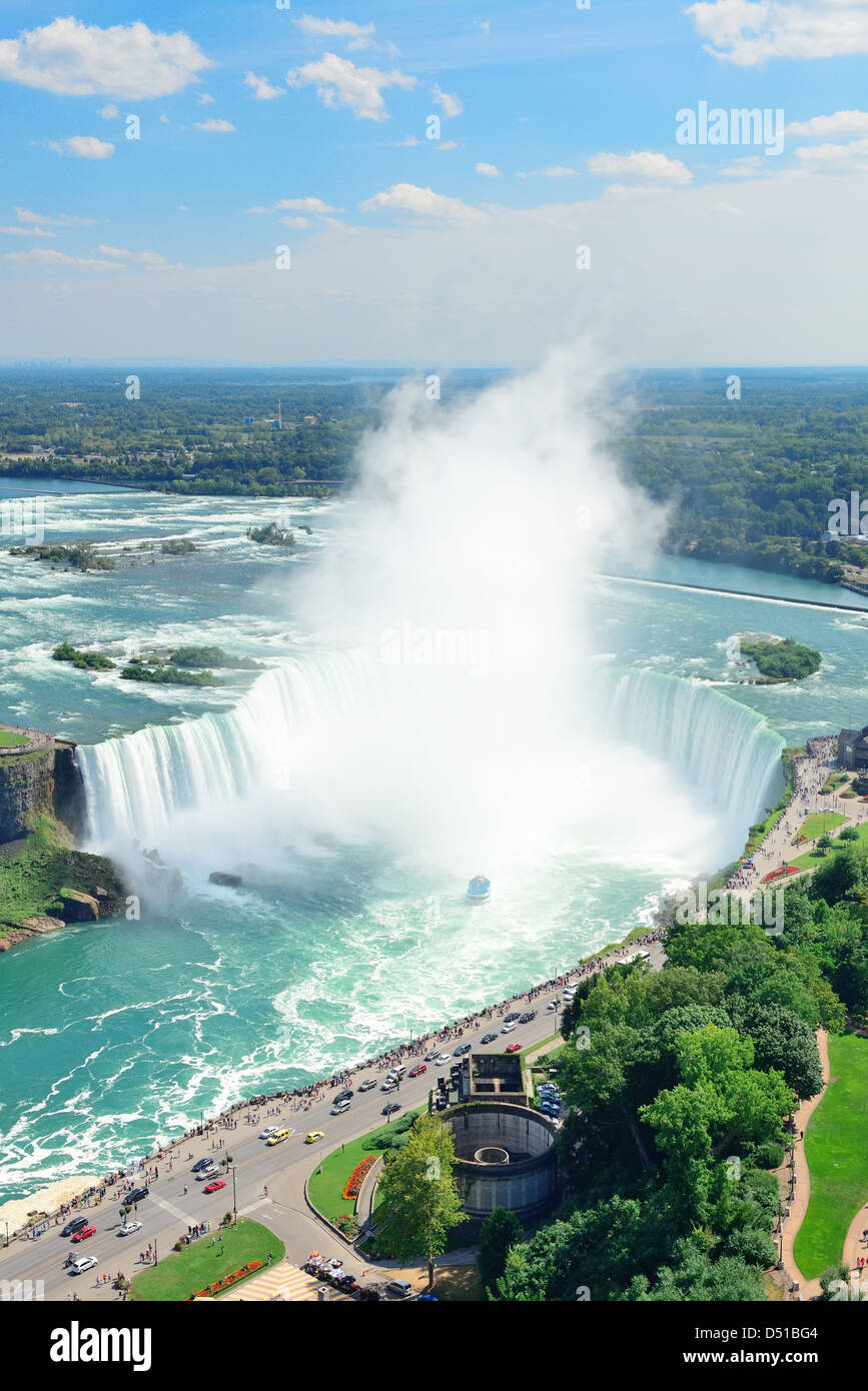 Luftaufnahme der Horseshoe Falls in den Tag mit Nebel von den Niagarafällen entfernt Stockfoto
