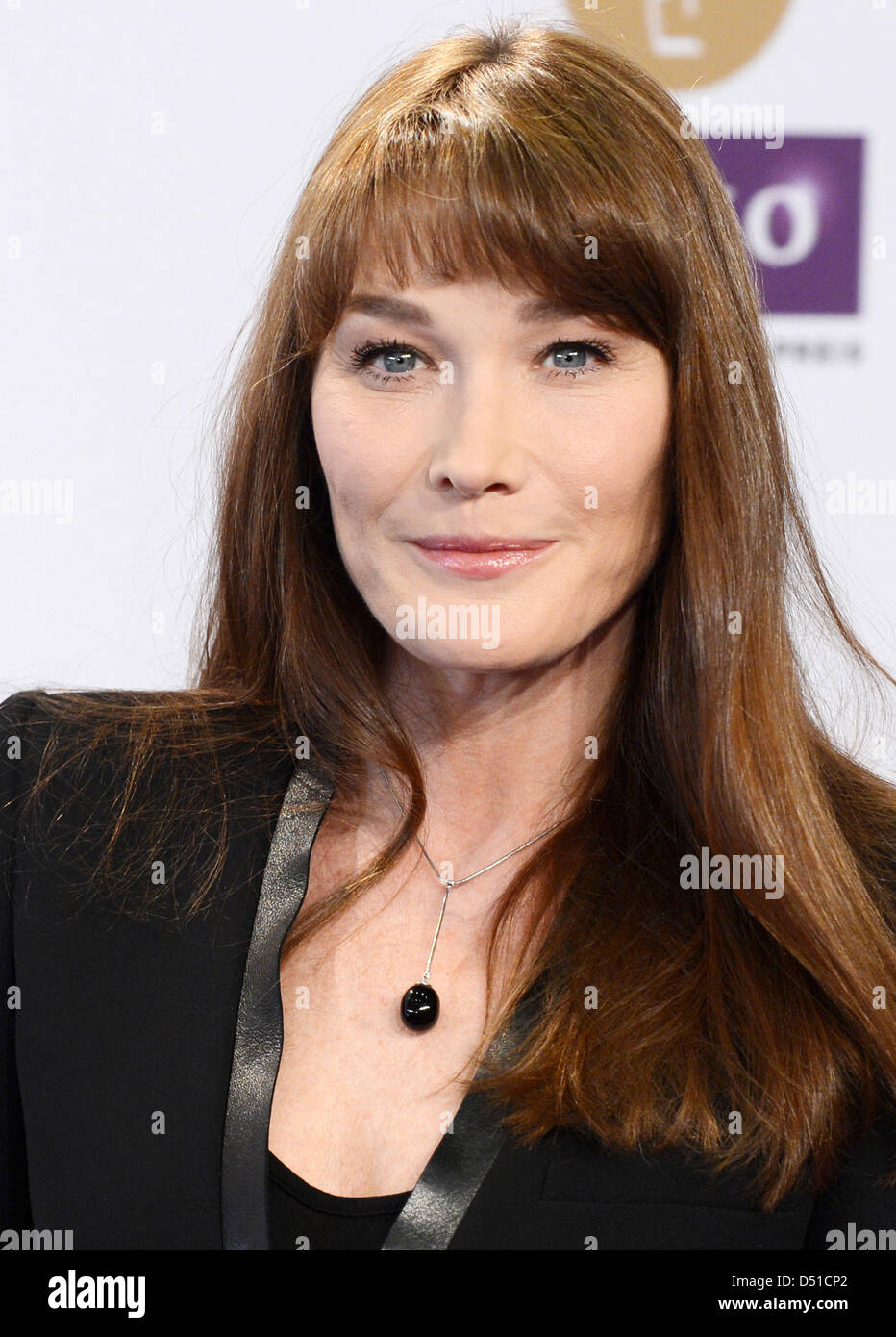 Berlin, Deutschland, 21. März 2013. Französische Sängerin Carla Bruni-Sarkozy kommt für den 2013 Echo Music Awards in Berlin. Bildnachweis: Jens Kalaene/Dpa/Alamy Live News Stockfoto