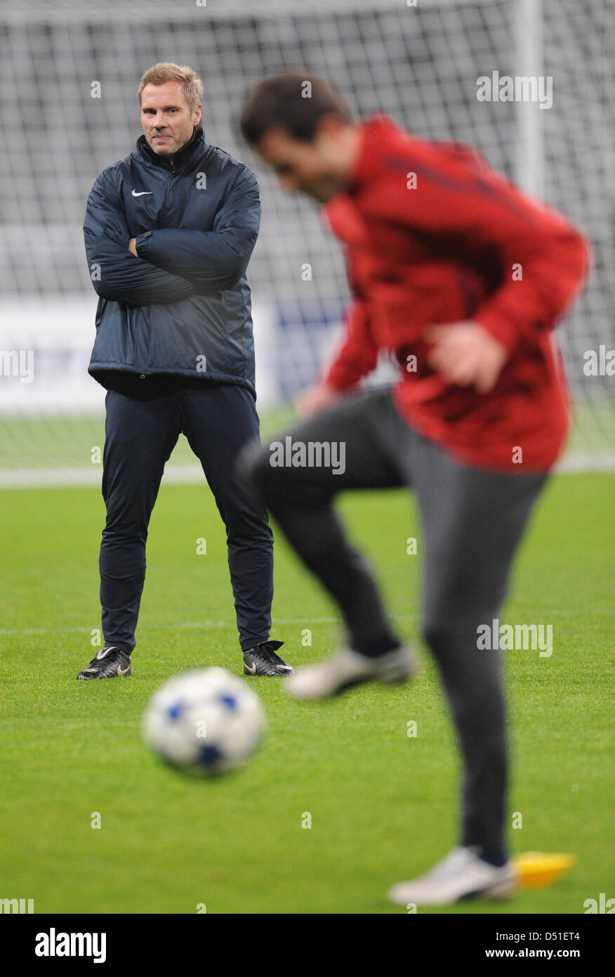 Alexander Frei FC Basel spielt unter Leitung von Trainer Thorsten Fink während einer der letzten Trainingseinheit in München, 7. Dezember 2010. Basel spielt in der letzten Gruppe E Champions League-Spiel gegen München. Foto: ANDREAS GEBERT Stockfoto