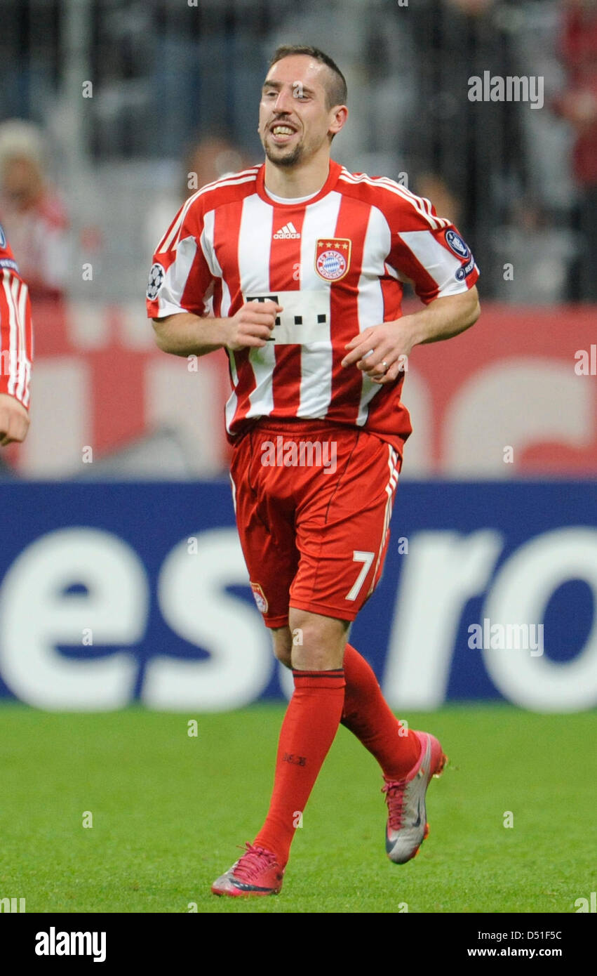 Münchens Franck Ribery nach seiner 3-0 Tor in der UEFA Champions League-Gruppe E-Spiels zwischen Bayern München und FC Basel in der Allianz Arena in München, Deutschland, 8. Dezember 2010. München gewann das Spiel 3: 0. Foto: Andreas Gebert Stockfoto