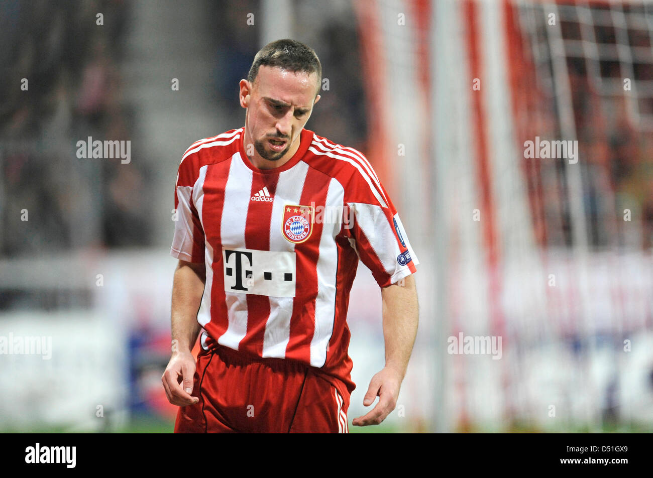 Franck Ribery ist wütend, nach eine verpasste Gelegenheit während einer Champions-League-Spiel des FC Bayern München gegen FC Basel in München, Deutschland, 8. Dezember 2010. Bayern gewann mit 3: 0. Foto: Andreas Gebert Stockfoto