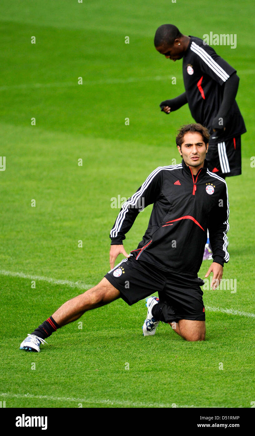 Bayerns Hamit Altintop während der letzten Trainingseinheit des FC Bayern München im Stadion St. Jakob-Park in Basel, Schweiz, 27. September 2010. FC Bayern München wird der FC Basel in der UEFA Champions League-Gruppenspiel E am 28. September stellen. Foto MARC MUELLER Stockfoto