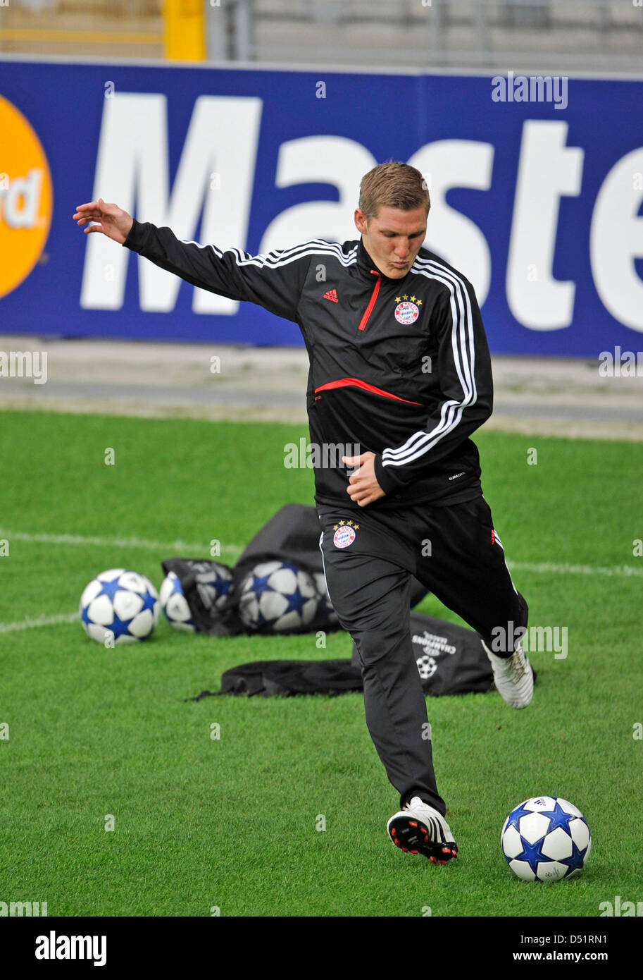 Bayern Bastian Schweinsteiger während der letzten Trainingseinheit des FC Bayern München im Stadion St. Jakob-Park in Basel, Schweiz, 27. September 2010. FC Bayern München wird der FC Basel in der UEFA Champions League-Gruppenspiel E am 28. September stellen. Foto MARC MUELLER Stockfoto