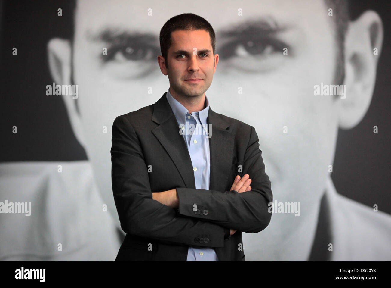 Autor Tom Rachman stellt auf der Buchmesse in Frankfurt Main, Deutschland, 7. Oktober 2010. Tom Rachman gilt als internationaler Shootingstar der Frankfurter Buchmesse 2010. Sein Debütroman "The Imperfectionists" ist eine gefeierte internationale Bestseller geworden. Foto: Fredrick Erichsen Stockfoto