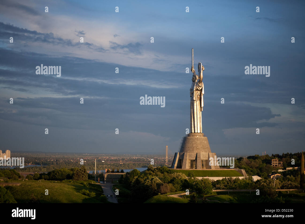 Monumentale Statue der "Mutter Heimat" in Kiew Stockfotografie Alamy