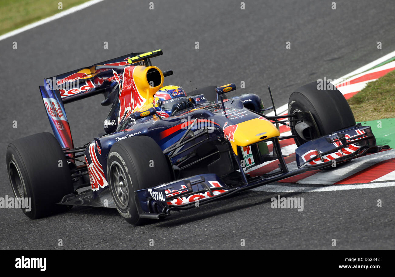 Australische Pilot Mark Webber von Red Bull wird auf der Rennstrecke vor dem Start des Grand Prix von Japan auf dem Suzuka Circuit in Suzuka, Japan, 8. Oktober 2010. Foto: Jens Büttner Stockfoto