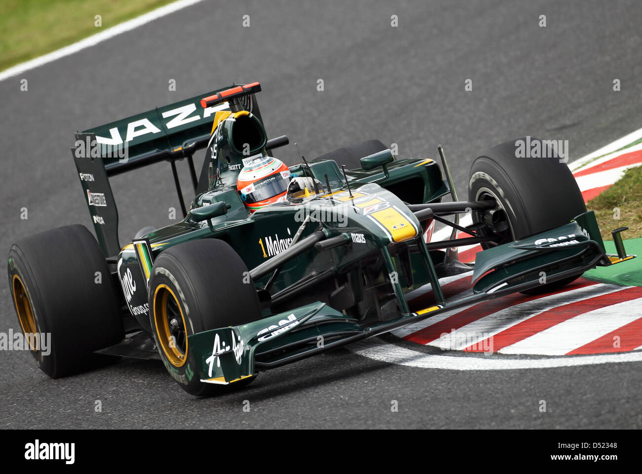 Italienische Fahrer Jarno Trulli von Lotus ist auf der Rennstrecke vor dem Start des Grand Prix von Japan auf dem Suzuka Circuit in Suzuka, Japan, 8. Oktober 2010. Foto: Jens Büttner Stockfoto