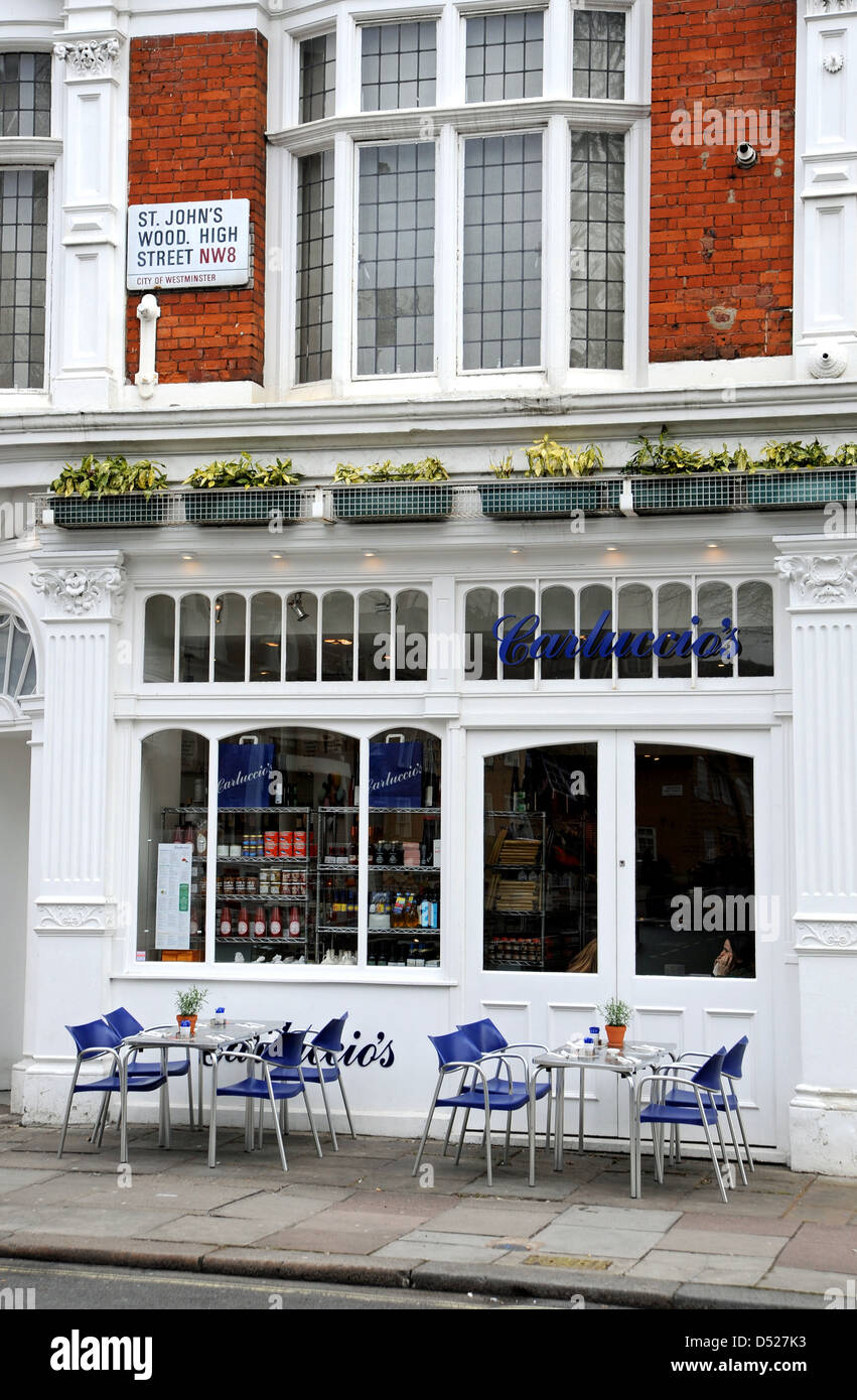 Carluccios Restaurant in St. Johns Wood High Street in London NW8 Stockfoto