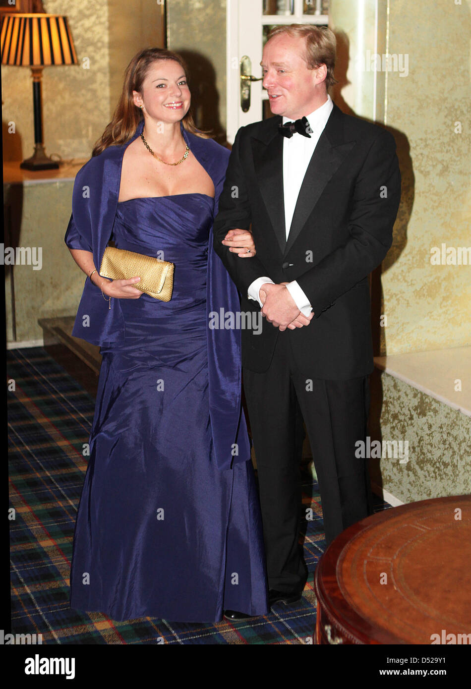 Prinz Carlos Bourbon-Parma und seine Frau Prinzessin Annemarie besuchen das Gala-Dinner zum 50. Jahrestag der schwedischen Handelskammer in Noordwijk, Niederlande, 28. Oktober 2010. Foto: Albert van der Werf (Niederlande) Stockfoto