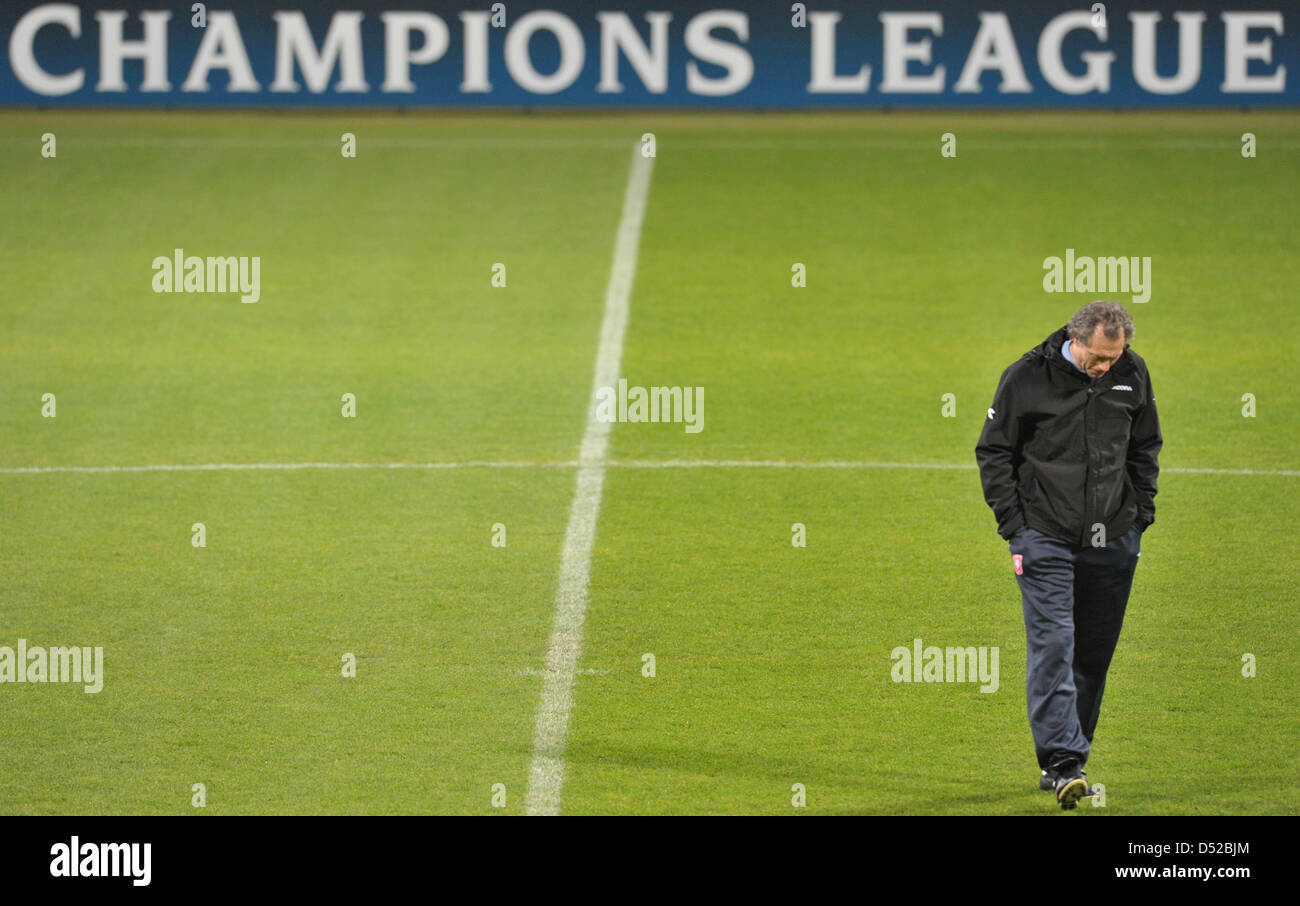 Enschede Trainer Michel Preud'homme bin Montag (01.11.2010) Beim Training Im Weserstadion in Bremen. Twente Enschede Bereitet Sich Auf Das Champions-League-Spiel Gegen Werder Bremen Im Weserstadion Vor. Foto: Carmen Jaspersen Dpa/lni Stockfoto