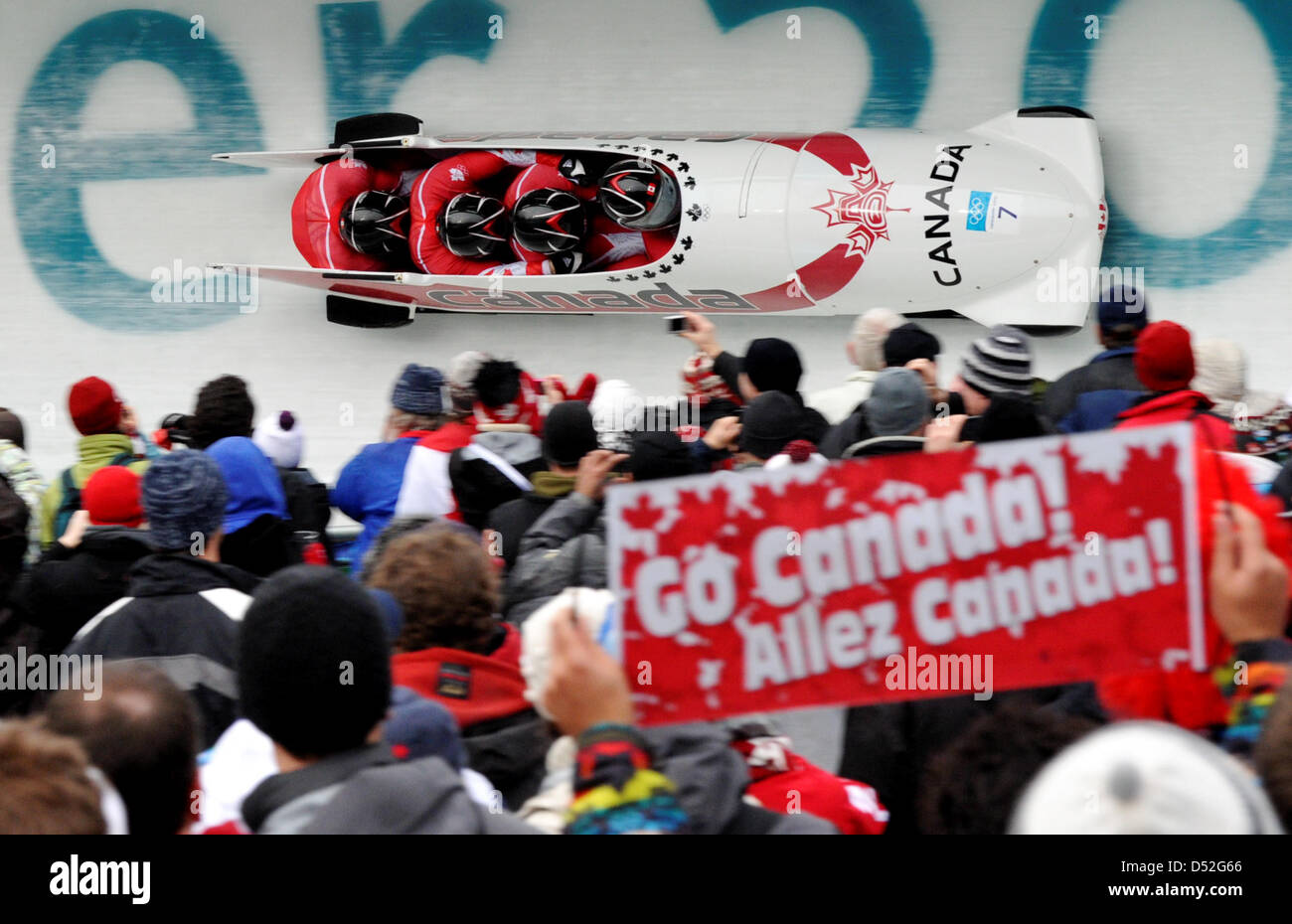 (von vorne nach hinten) Lyndon Rush, Chris Le Bihan, David Bissett und Lascelles Brown aus Kanada 1 Team in Aktion während Hitze 4 von der Männer Vierer-Bob-Wettbewerb im Whistler Sliding Center während der Olympiade Vancouver 2010 in Whistler, Kanada 27. Februar 2010. Foto: Peter Kneffel +++(c) Dpa - Bildfunk +++ Stockfoto