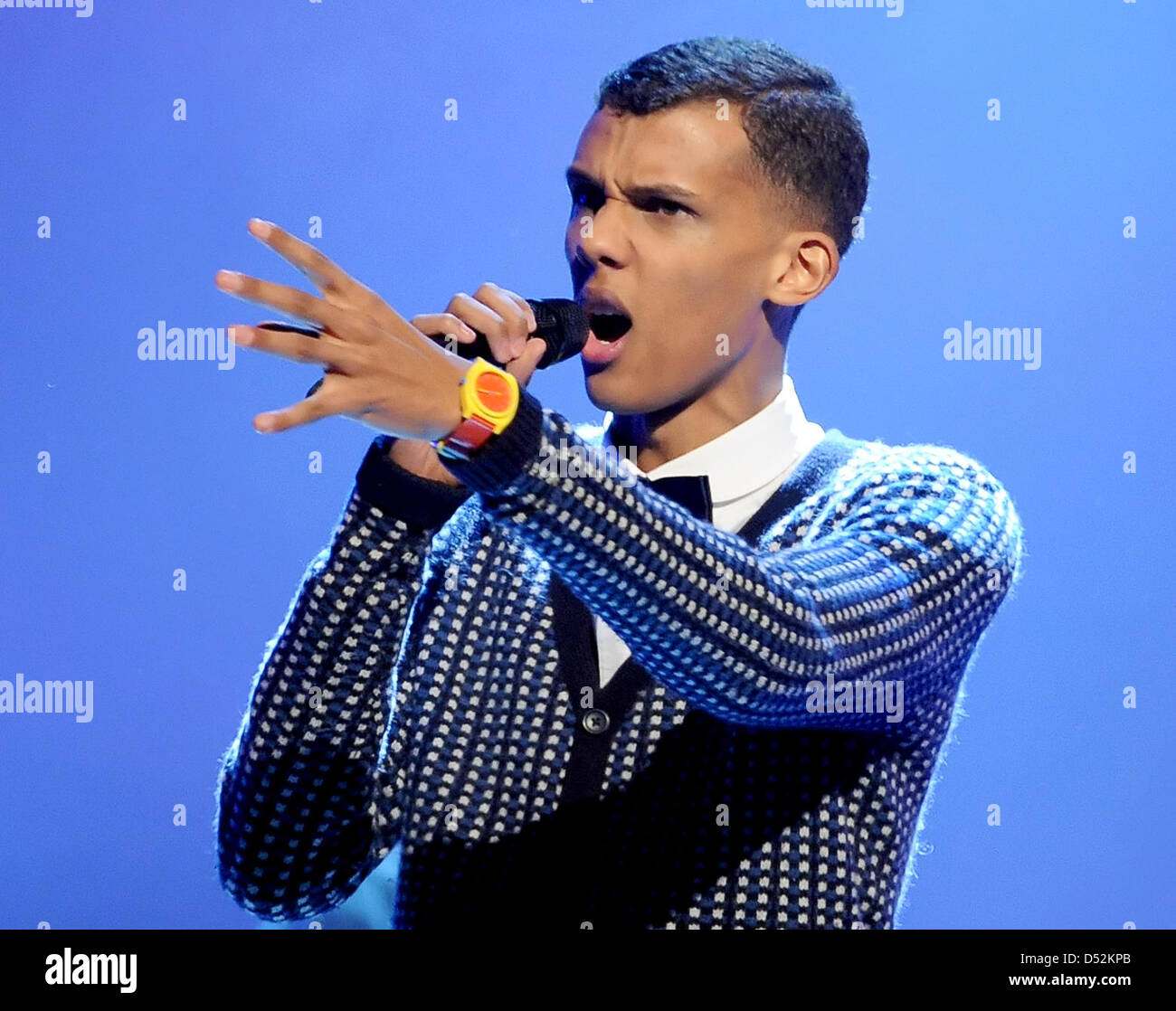 Belgisch-ruandischen Musiker führt Stromae bei TV-Chart Show "The Dome 53" in Berlin, Deutschland, 5. März 2010. Die Show wird von deutschen privaten Fernsehsender RTLII am 21. März 2010 ausgestrahlt. Foto: Britta Pedersen Stockfoto