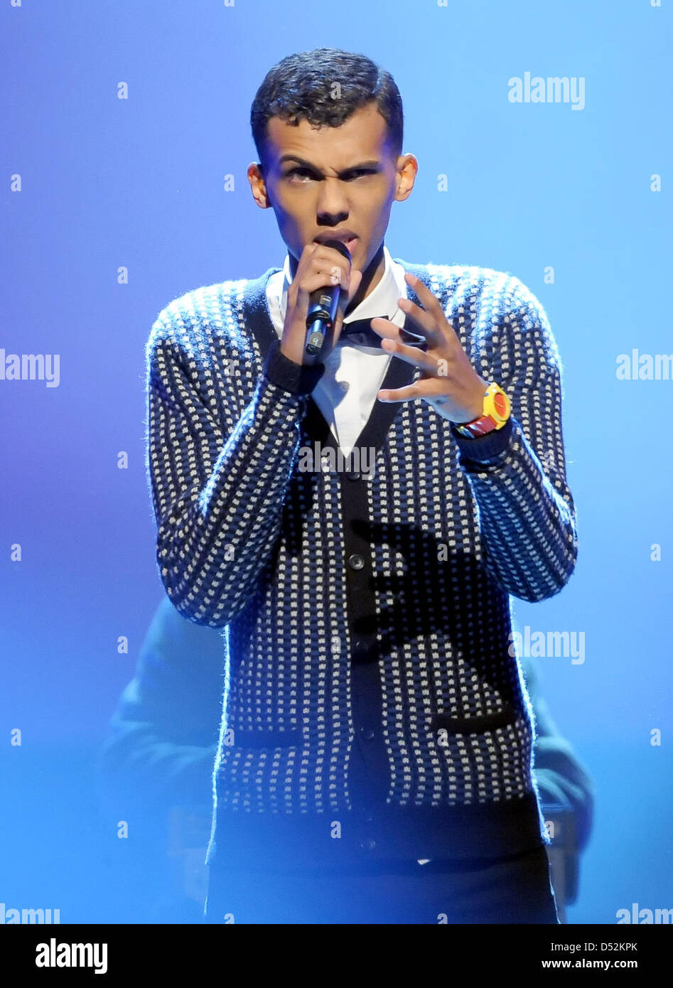 Belgisch-ruandischen Musiker führt Stromae bei TV-Chart Show "The Dome 53" in Berlin, Deutschland, 5. März 2010. Die Show wird von deutschen privaten Fernsehsender RTLII am 21. März 2010 ausgestrahlt. Foto: Britta Pedersen Stockfoto