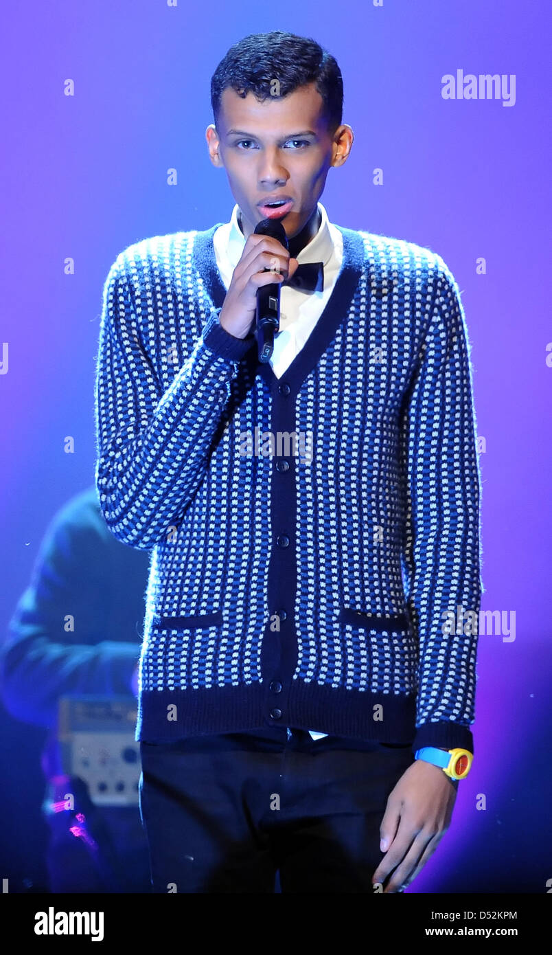 Belgisch-ruandischen Musiker führt Stromae bei TV-Chart Show "The Dome 53" in Berlin, Deutschland, 5. März 2010. Die Show wird von deutschen privaten Fernsehsender RTLII am 21. März 2010 ausgestrahlt. Foto: Britta Pedersen Stockfoto