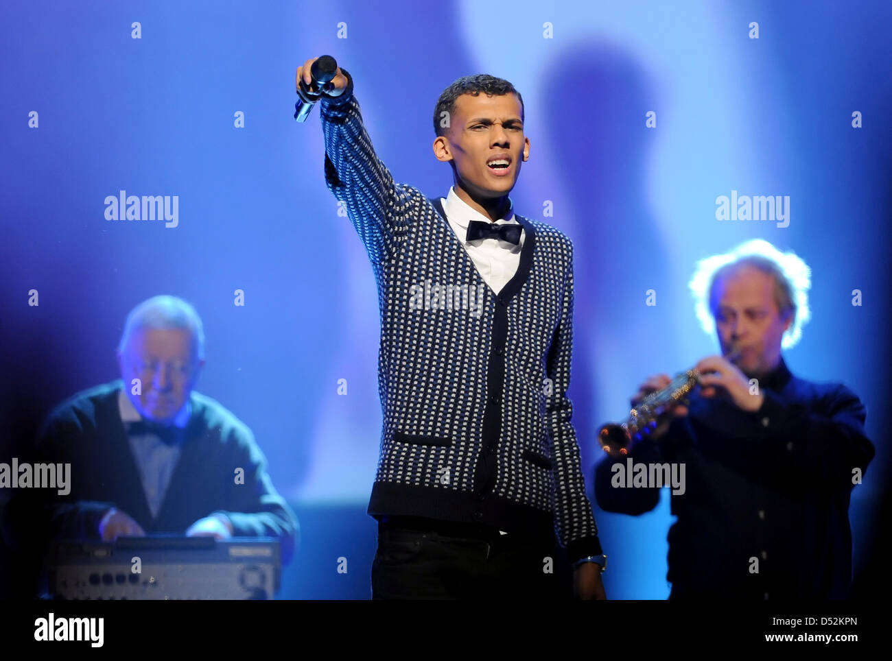 Belgisch-ruandischen Musiker führt Stromae bei TV-Chart Show "The Dome 53" in Berlin, Deutschland, 5. März 2010. Die Show wird von deutschen privaten Fernsehsender RTLII am 21. März 2010 ausgestrahlt. Foto: Britta Pedersen Stockfoto