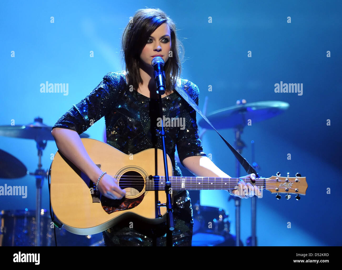 Schottische Musikerin Amy Macdonald auf TV Tabelle führt zeigen "53" The Dome"in Berlin, Deutschland, 5. März 2010. Die Show wird von deutschen privaten Fernsehsender RTLII am 21. März 2010 ausgestrahlt. Foto: Britta Pedersen Stockfoto