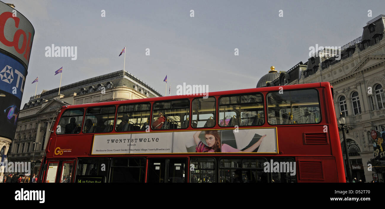 Roten London Bus Piccadilly Circus London England Stockfoto