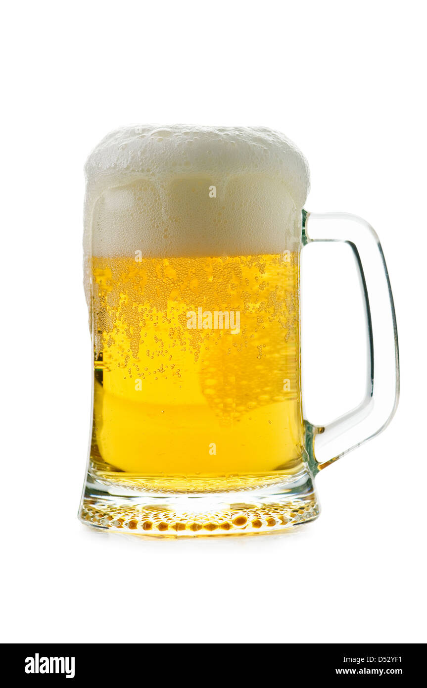 frisch gezapftes Bier, isoliert auf weißem Hintergrund Stockfoto