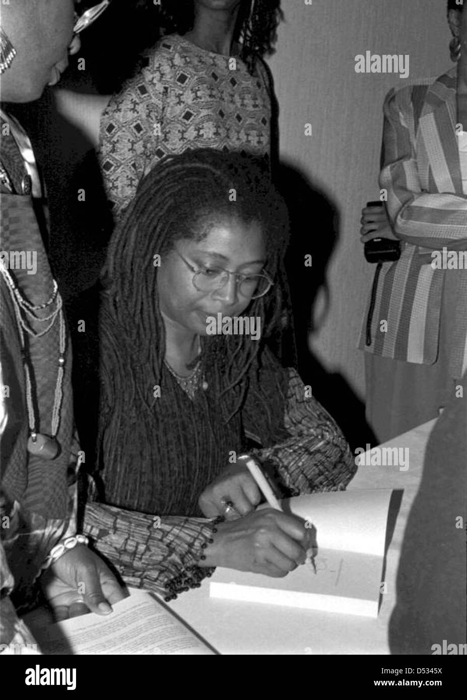 Alice Walker Unterzeichnung Autogramme an die Zora Neale Hurston Festival der Künste und Geisteswissenschaften: Eatonville, Florida Stockfoto
