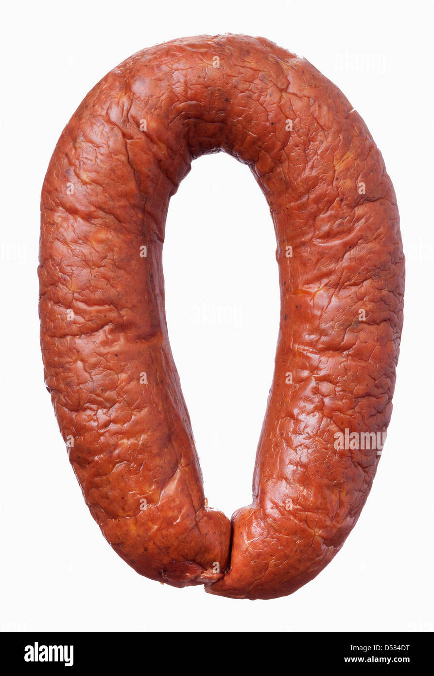 Kreis der geräucherte Wurst auf weiß isoliert Stockfoto