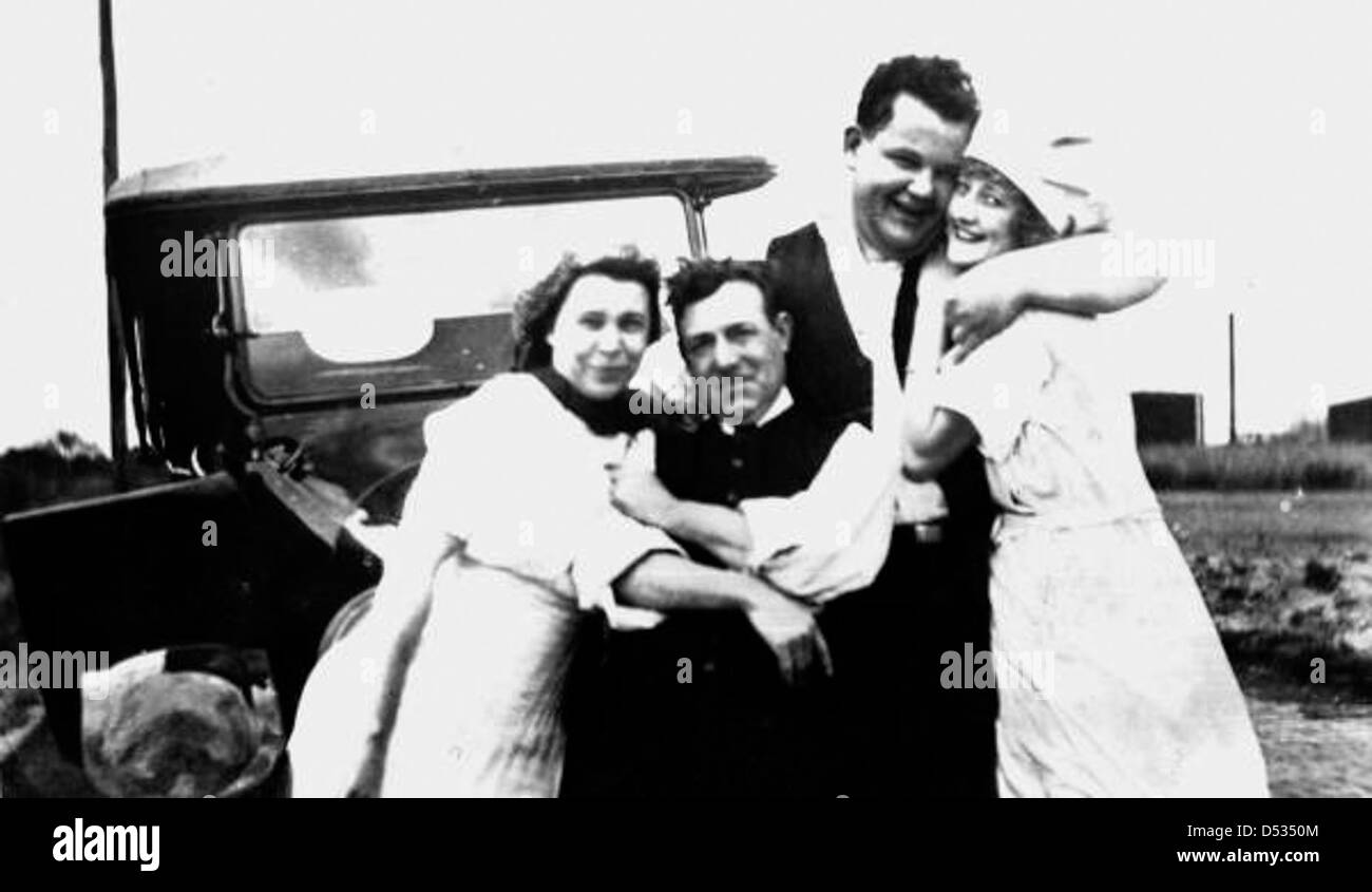 Die Schauspieler Pearl Bailey, Budd Ross, „Babe“ Oliver Hardy und Ethel Burton wurden während des Booms der Filmindustrie 1916 in Jacksonville, Florida, fotografiert. Stockfoto