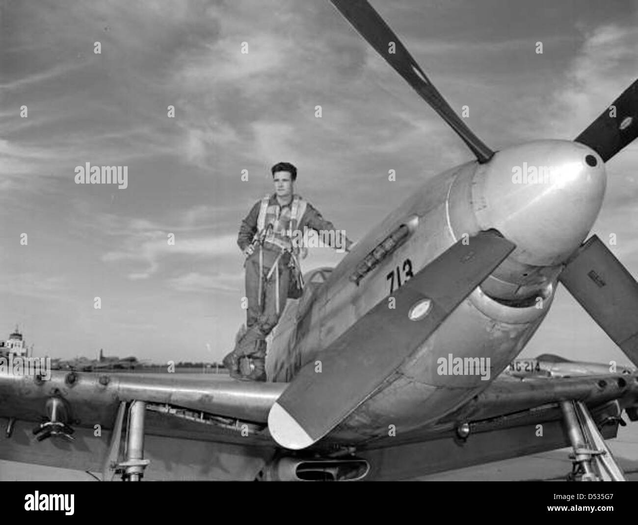 Nationalgarde pilot Bill Yoakley posiert auf dem Flügel eines Flugzeuges: Jacksonville, Florida Stockfoto