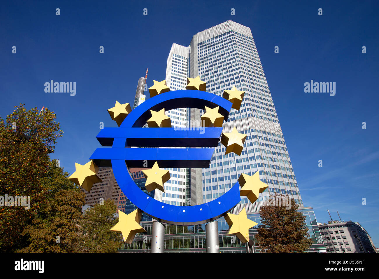 Frankfurt Am Main, Deutschland, Euro unterzeichnen vor der Europäischen Zentralbank Stockfoto