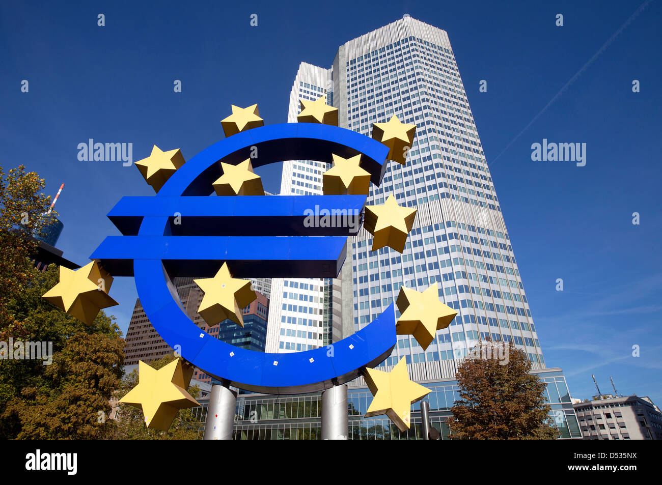 Frankfurt Am Main, Deutschland, Euro unterzeichnen vor der Europäischen Zentralbank Stockfoto