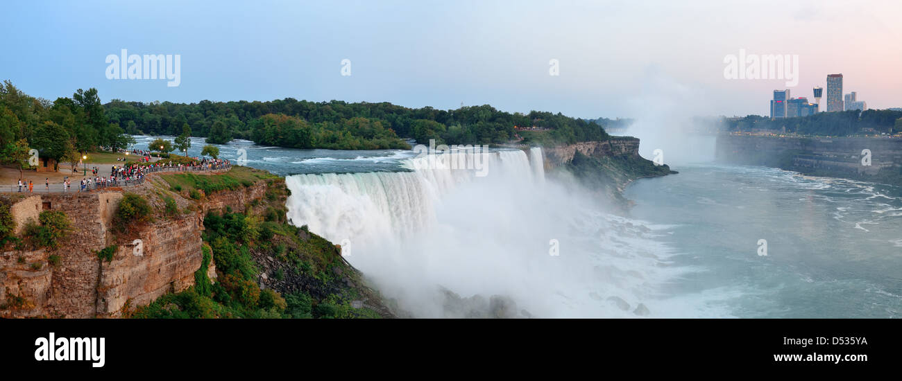 Niagarafälle-Sonnenaufgang-Panorama in der Morgen-Nahaufnahme Stockfoto