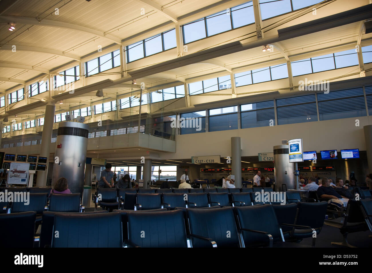 Der Abflug-Lounge am Flughafen Newark in New Jersey nahe New York Stockfoto