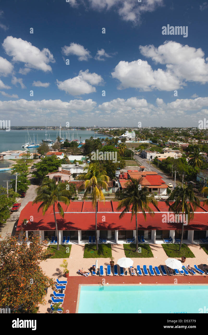 Provinz Cienfuegos, Cienfuegos, Kuba, Punta Gorda, Hotel Jagua Pool, erhöht, Ansicht Stockfoto
