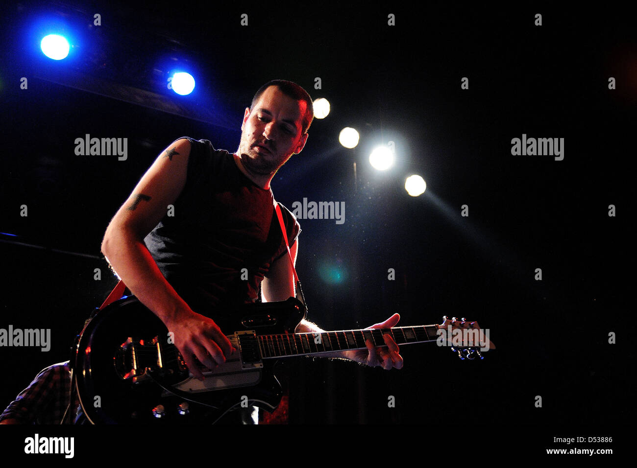 BARCELONA - SEPT 8: Micah P. Hinson (Band) führt Trompe le Monde Rekord von Pixies im Apolo am 8. September 2011 in Barcelona. Stockfoto