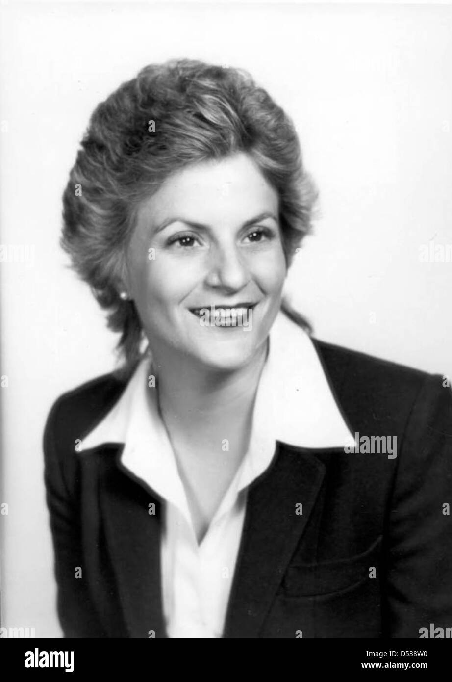 Ileana Ros-Lehtinen, eine kubanisch-amerikanische Politikerin, wurde in den 1980er Jahren als Mitglied des Repräsentantenhauses von Florida fotografiert. Ihre Karriere war geprägt von bedeutenden Beiträgen zur US-Politik, insbesondere zu Fragen der kubanisch-amerikanischen Gemeinschaft. Stockfoto
