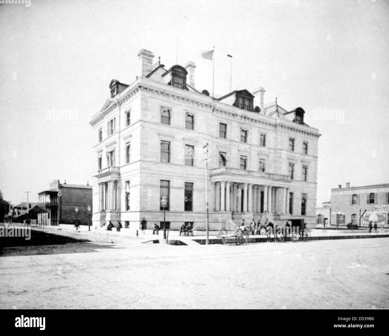 Das United States Customs House and Post Office in Pensacola, Florida, befindet sich am 223 Palafox Place und ist ein historisches Gebäude, das im National Register of Historic Places aufgeführt ist. Es ist ein Beispiel für architektonische Bedeutung im Escambia County und trägt zu den Bemühungen der Region bei, die historische Geschichte zu erhalten. Stockfoto