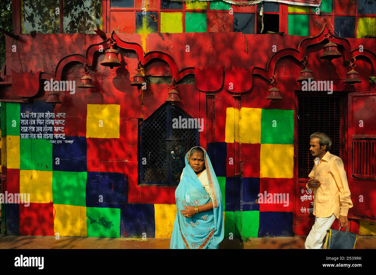 Bunte Tempel von der Straße in Alt-Delhi Stockfoto