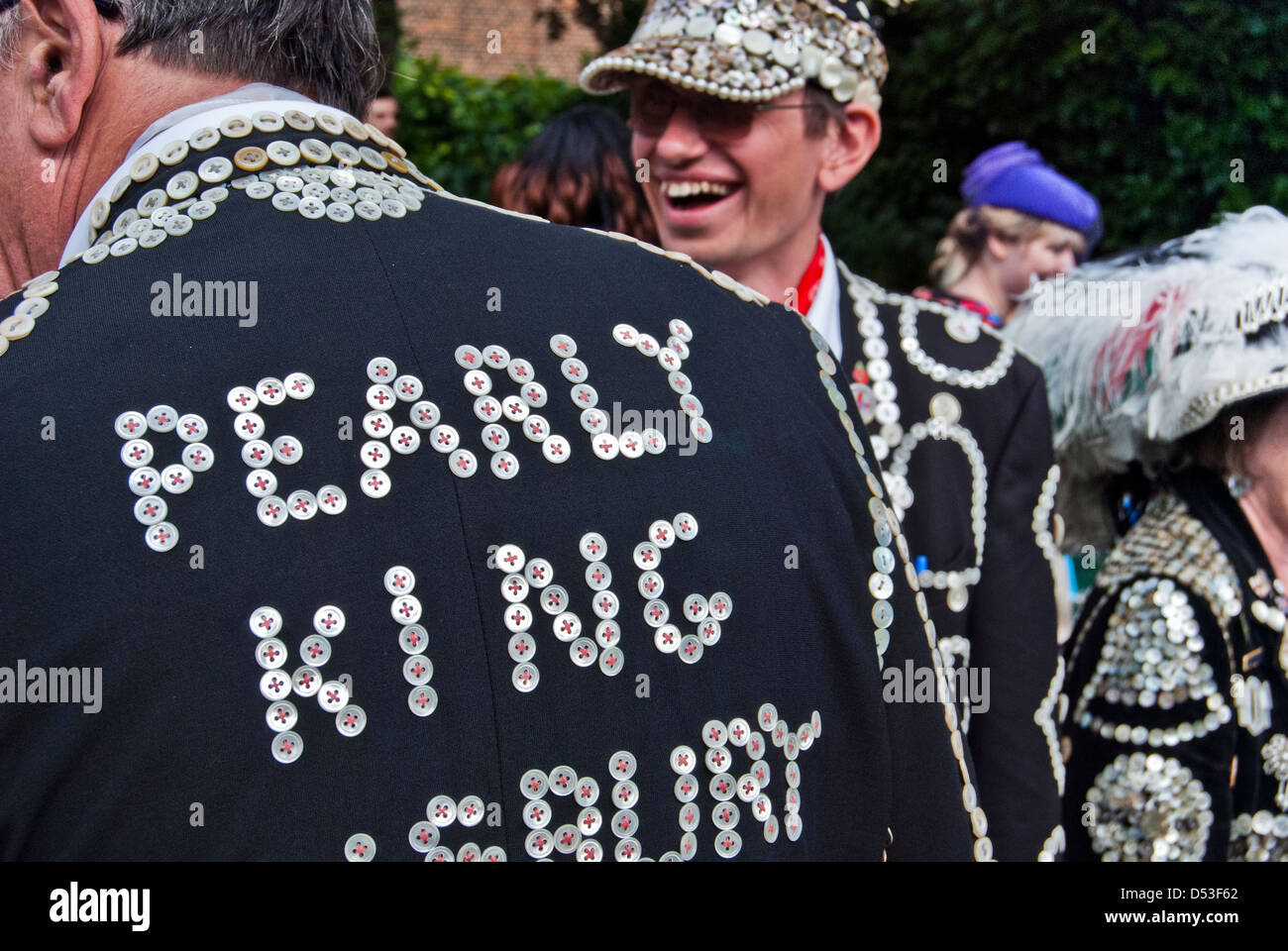 Detail der Pearly King Jacke bei einem Treffen der Pearly Kings und Queens. East End, London. Stockfoto