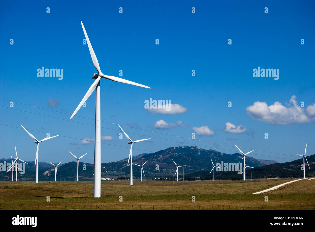 Windkraftanlagen in Tarifa, Andalusien, Spanien. Stockfoto