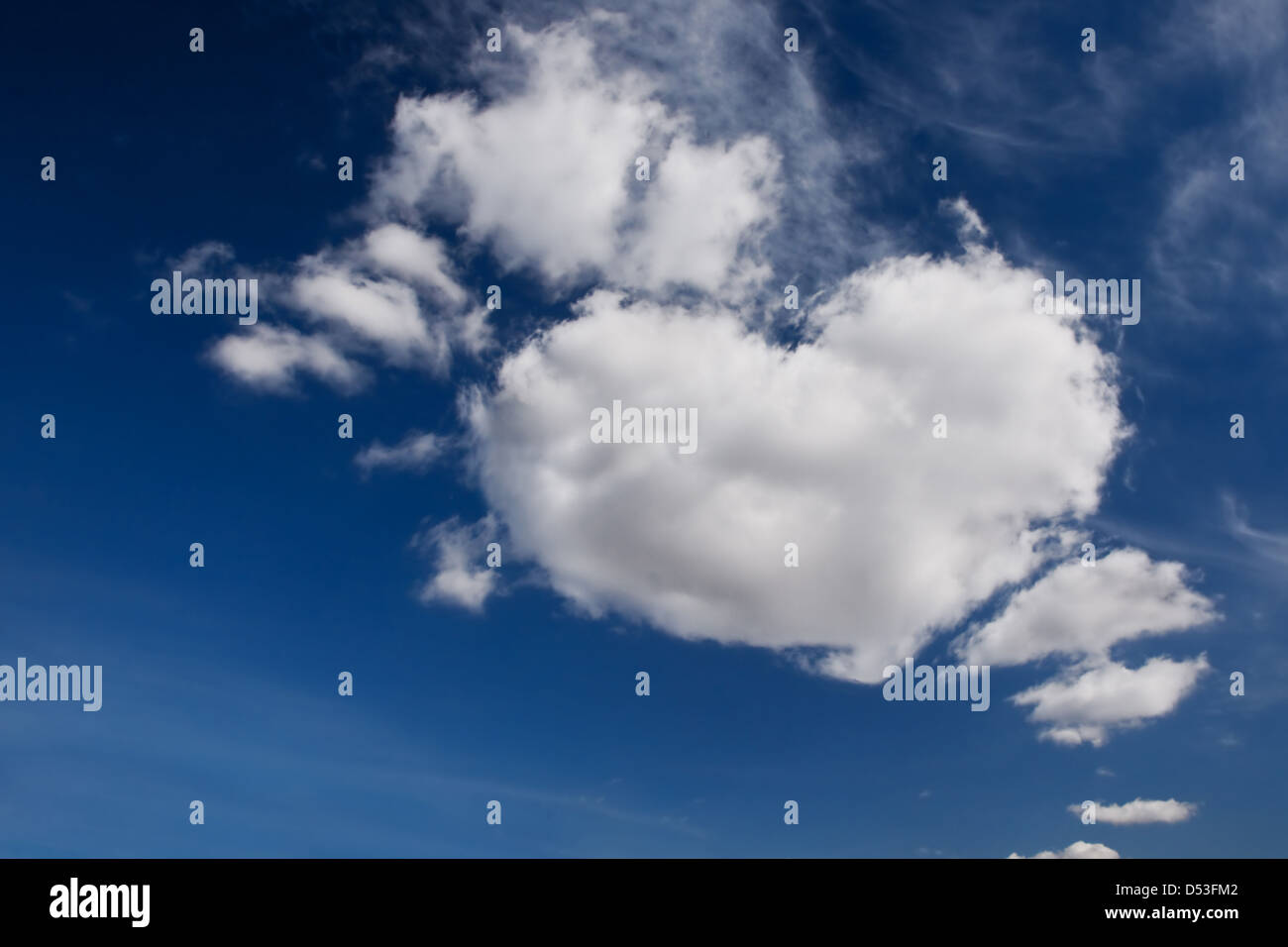Herzen von Wolke am Himmel Stockfoto