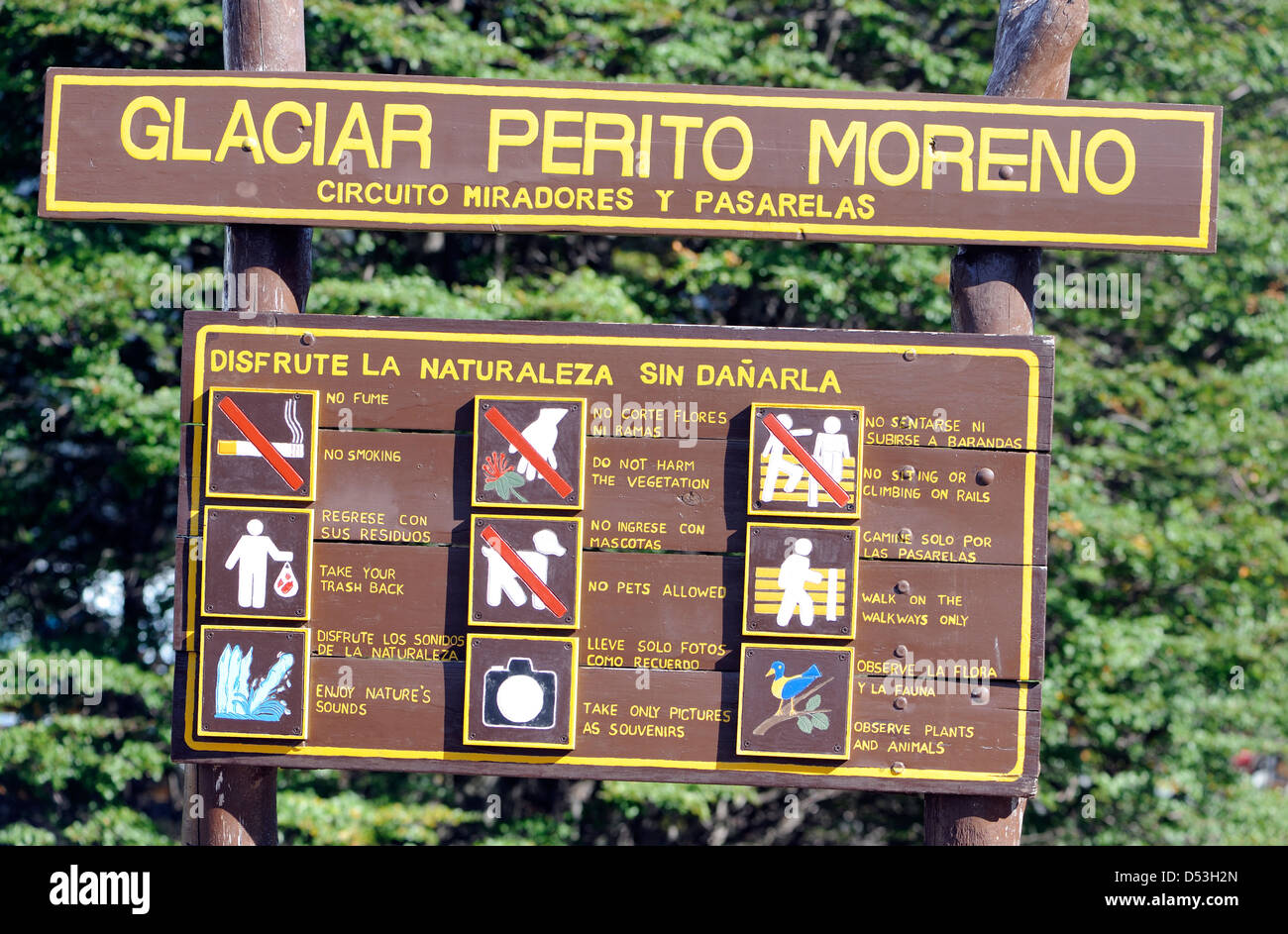 Beratung Touristen bei der Perito-Moreno-Gletscher zu unterzeichnen. Nationalpark Los Glaciares, El Calafate, Argentinien Stockfoto